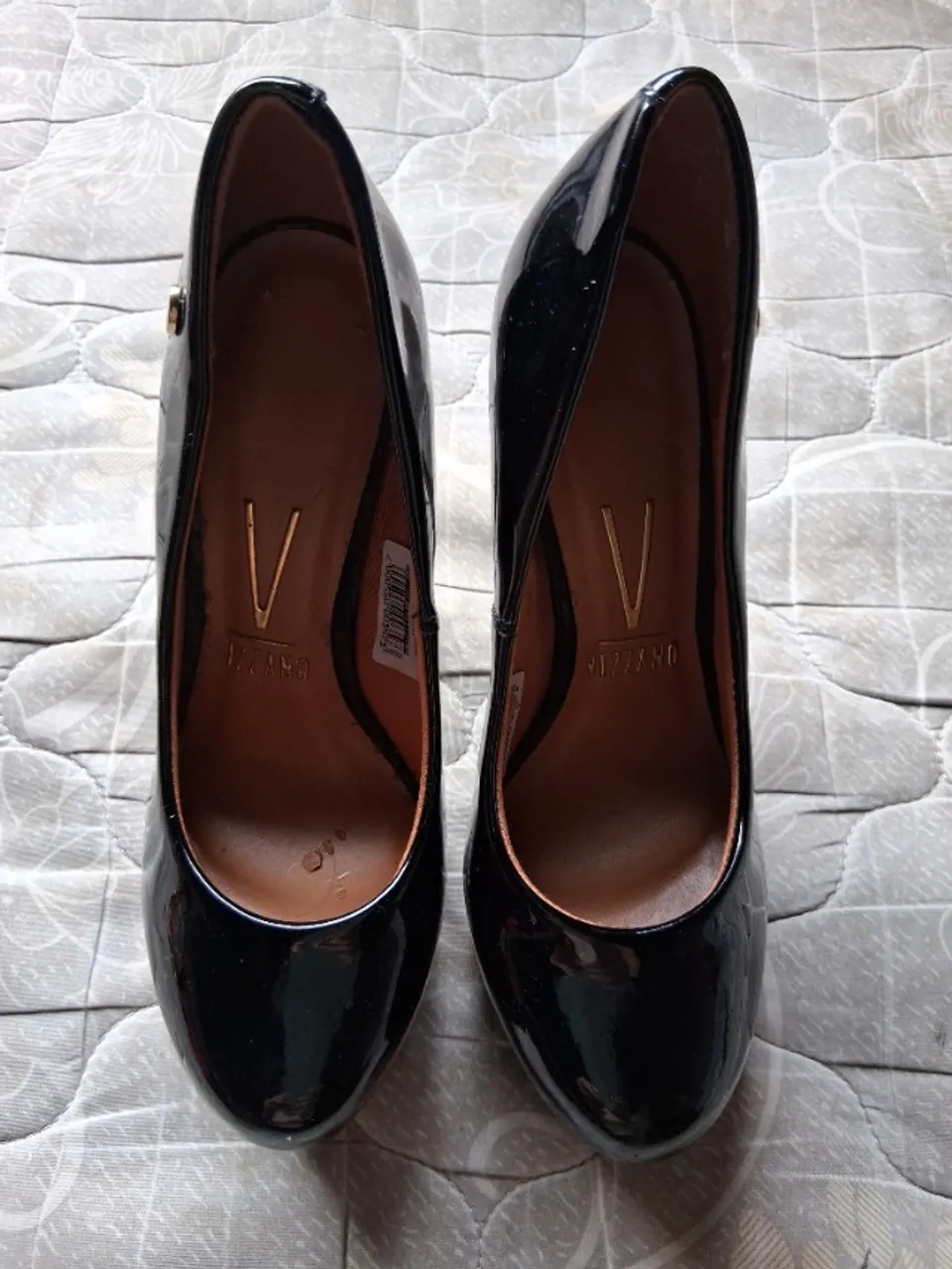 Vendo sapato vizzano linho brilho preto