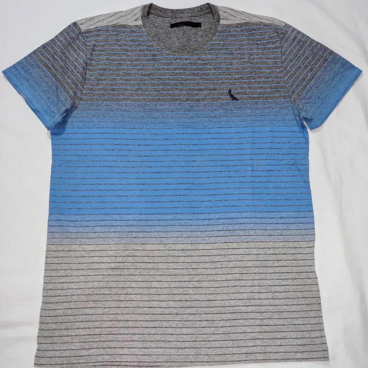 Camiseta Reserva listrada azul e cinza