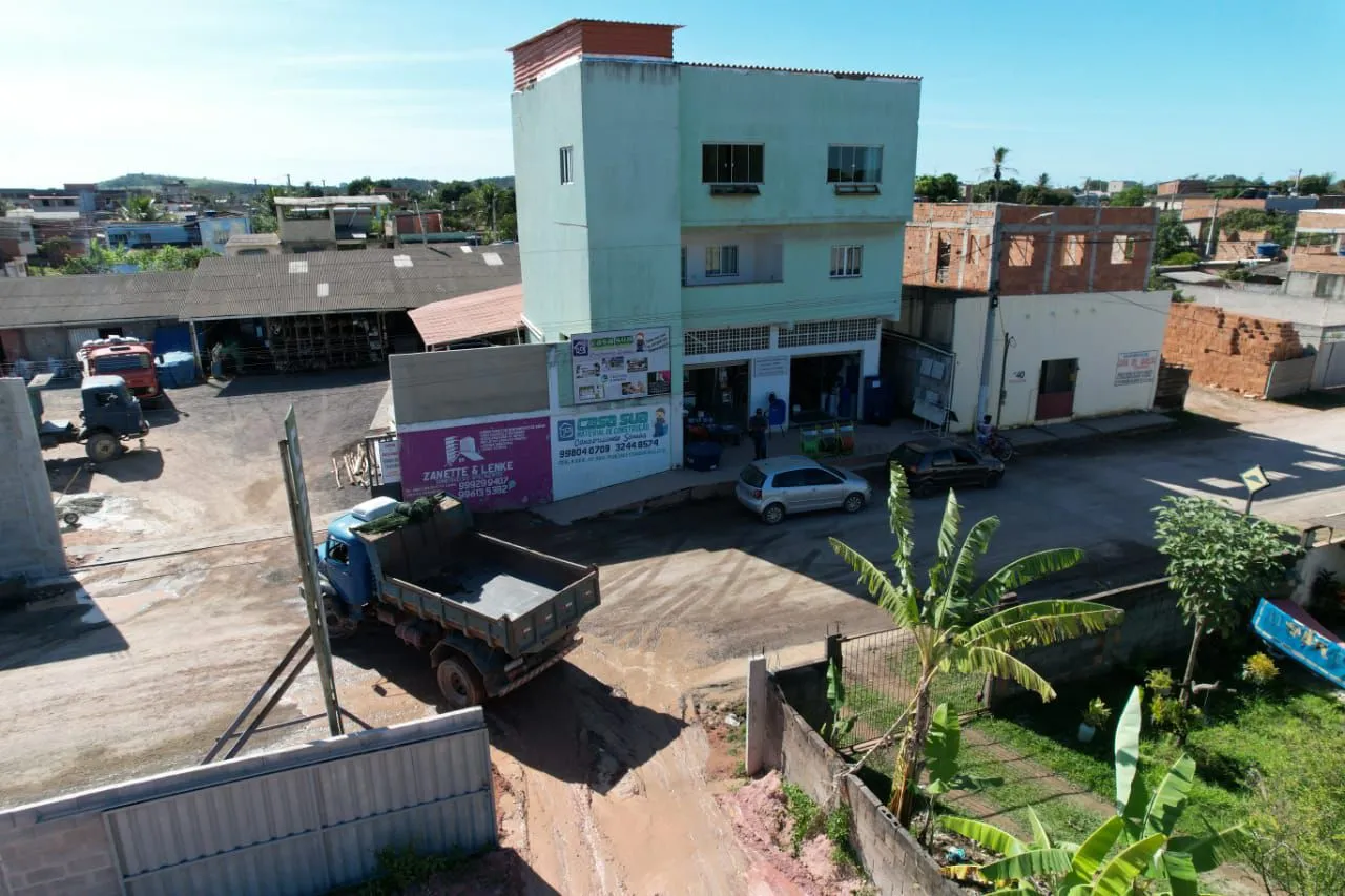 TERRENO DE ESQUINA NA AVENIDA