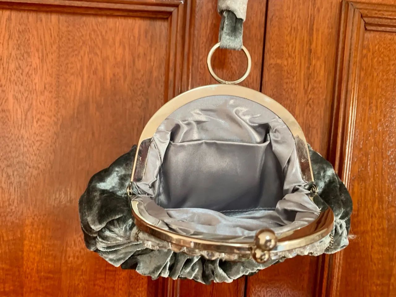 Bolsa de mão elegante com detalhes em pedraria - Foto 5
