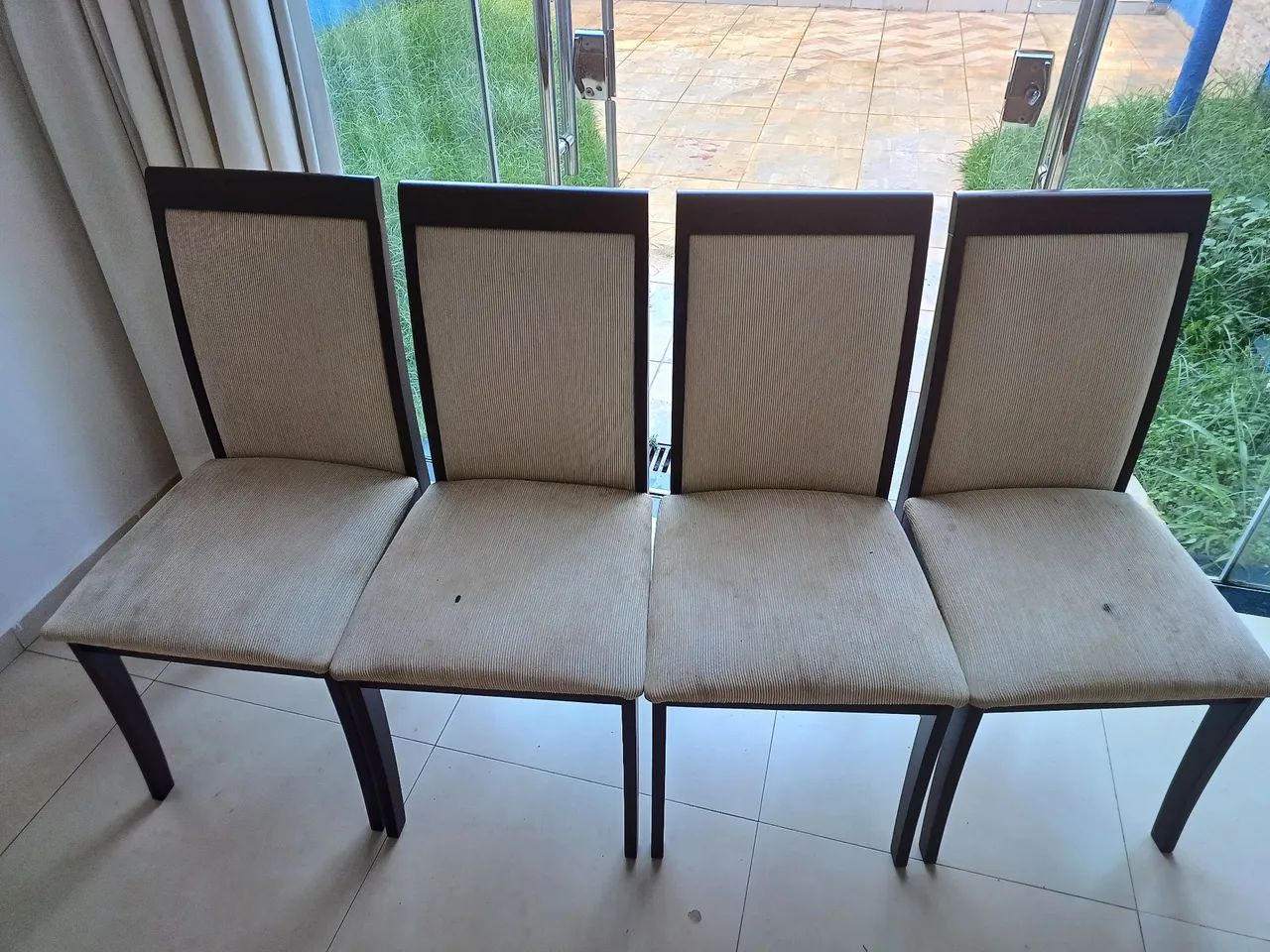 Mesa de vidro com base em madeira - Foto 4