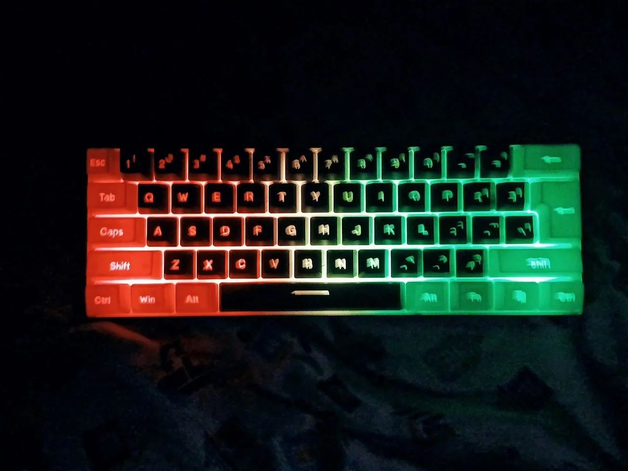Teclado RGB 60% - Foto 2