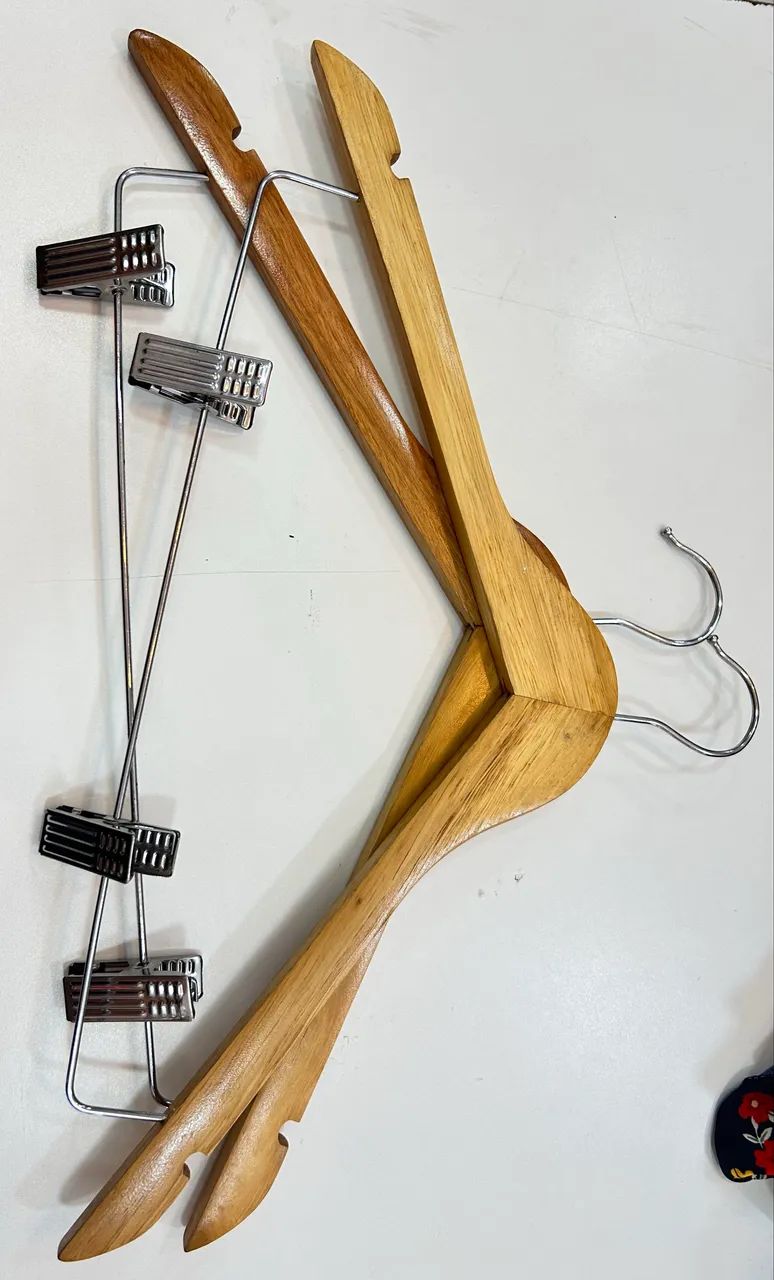 Cabides madeira com presilha