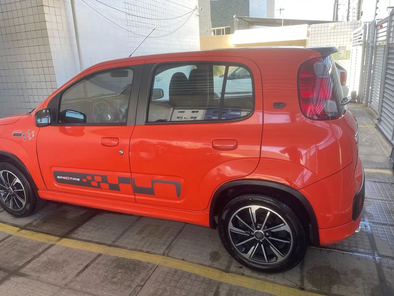 Fiat Uno Sporting 1.4 EVO Fire Flex 8V 4P 2012 - Foto 4
