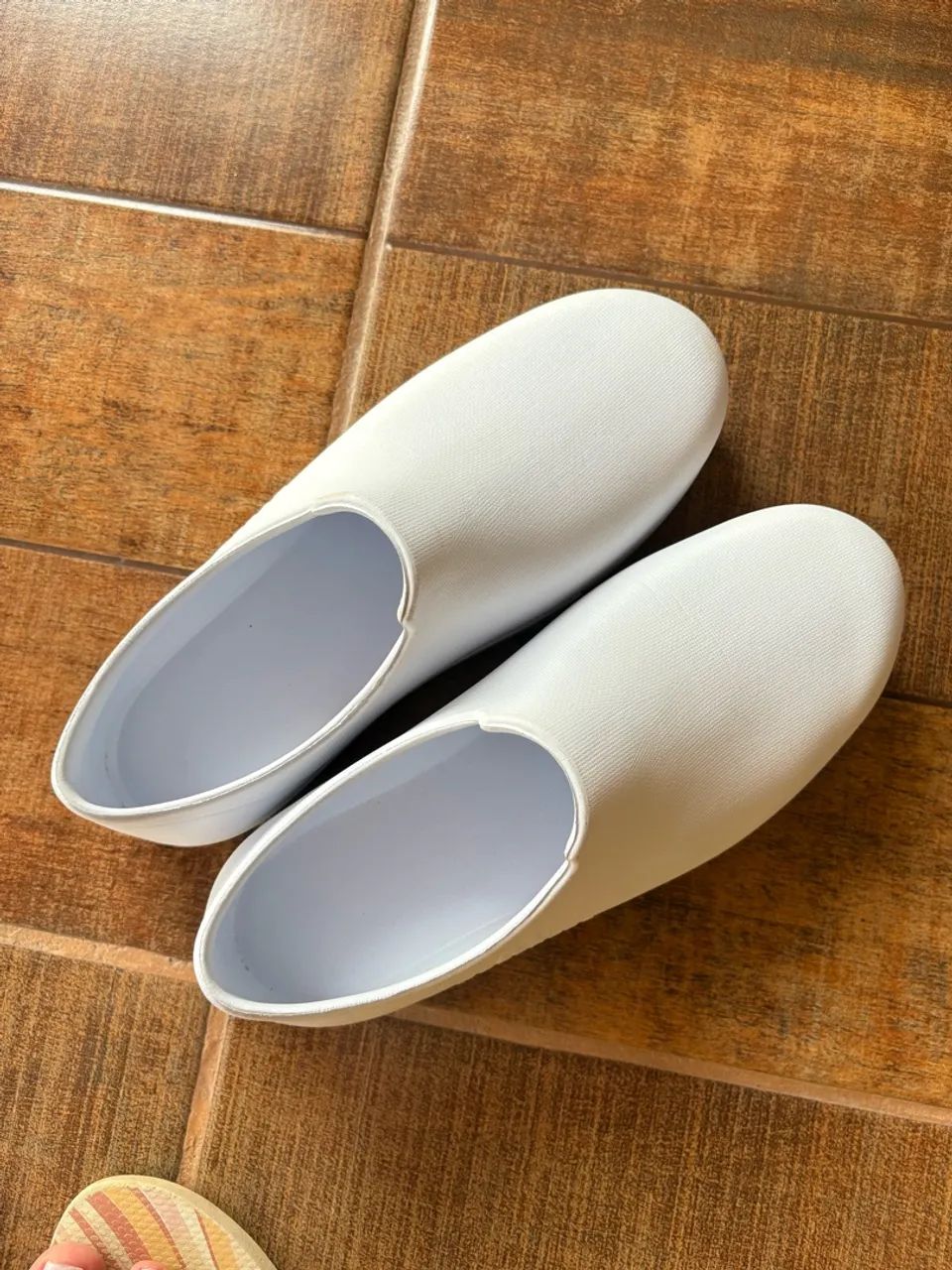 Vendo sapato Látex branco  - Foto 2