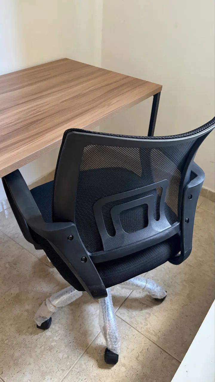 Mesa e Cadeira de escritório - Foto 5
