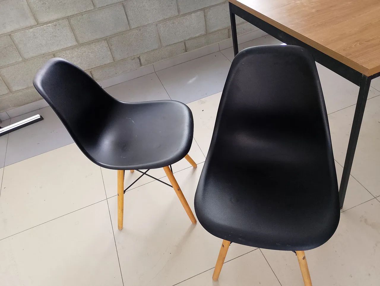 Mesa com quatro cadeiras 1,35m X 0,90 m - Foto 3