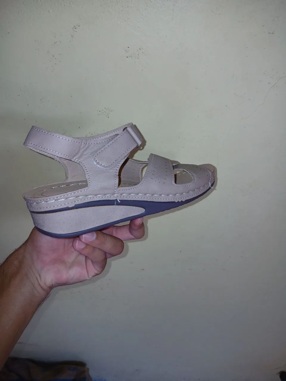 vende-se sandalia nova - Foto 2
