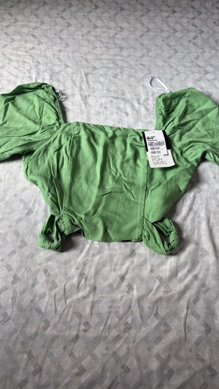 Blusinha de ombro bufante - Foto 2