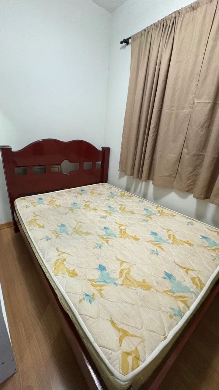 Cama de casal com colchão 