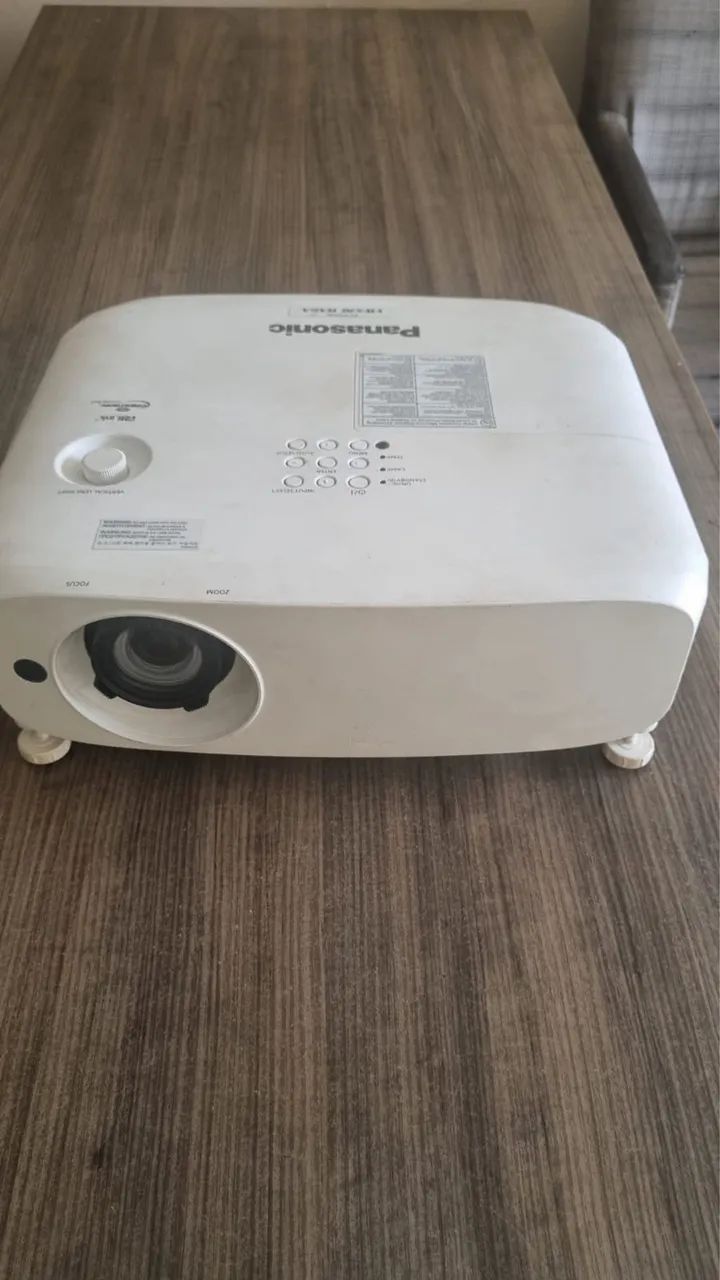 PROJETOR PANASONIC 5000 LUMENS