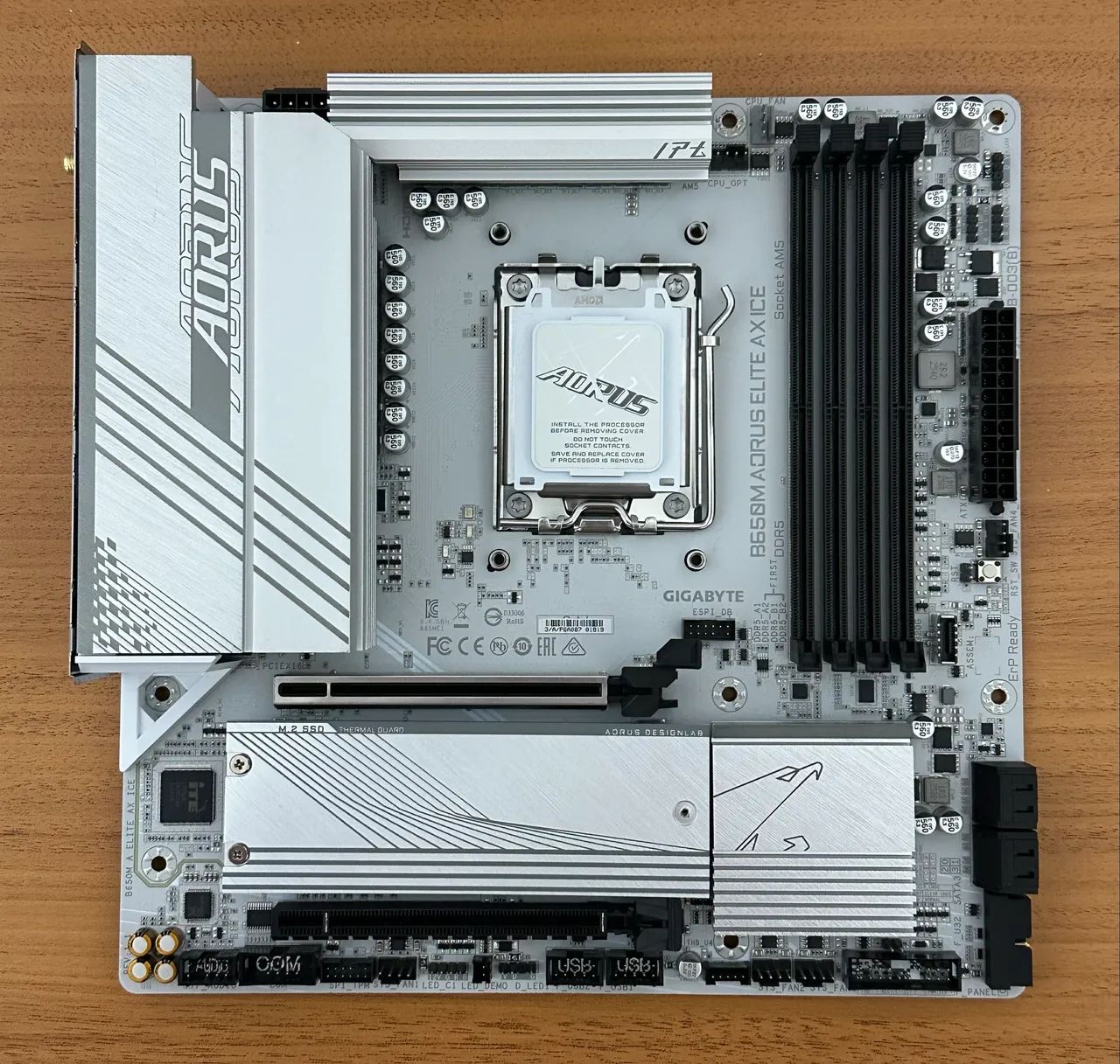 Placa Mãe - B650M Aorus Elite WiFi6 ICE AX (AM5) - Foto 2