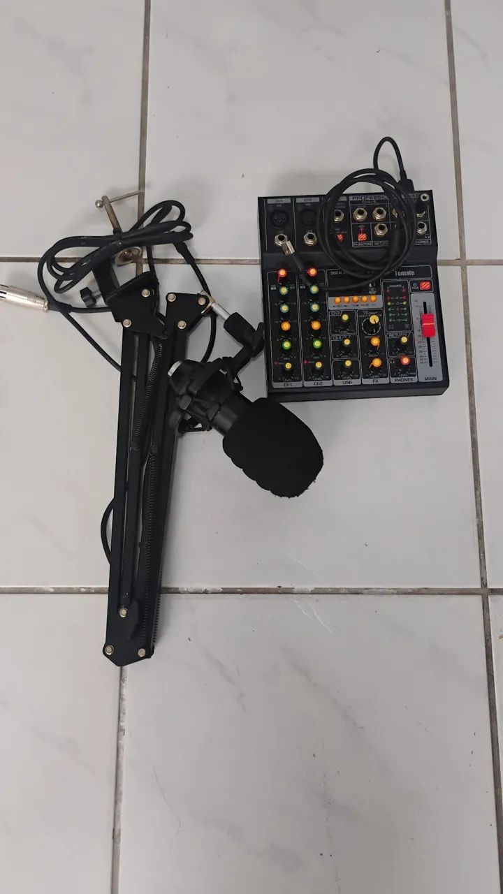 Mesa de som 5 canais mais microfone, praticamente sem uso - Foto 5