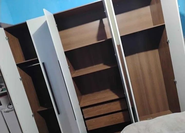 Guarda roupas de 6 portas - Foto 4