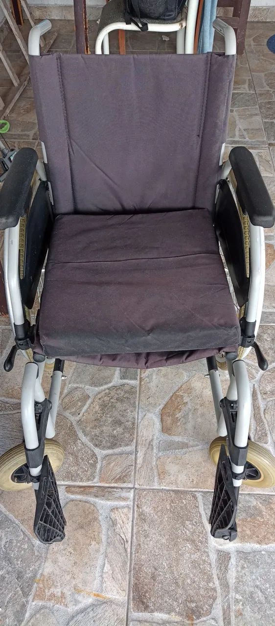Cadeira de rodas Liga leve  - Foto 4