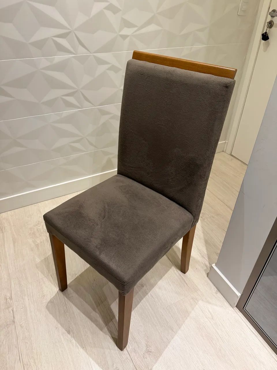 Conjunto com 6 Cadeiras Estofadas para Sala de Jantar - Madeira e Suede