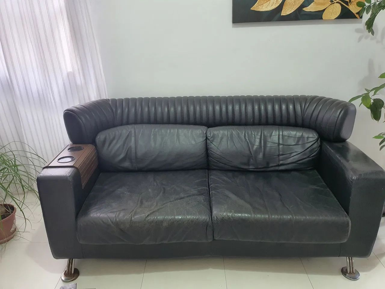 Lindo Sofá de Couro Usado.