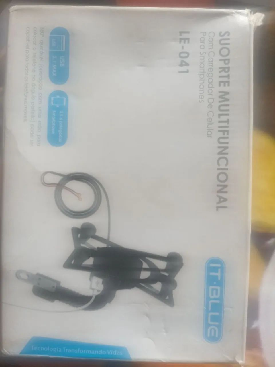 Suporte de celular com carregador para uso em motos 