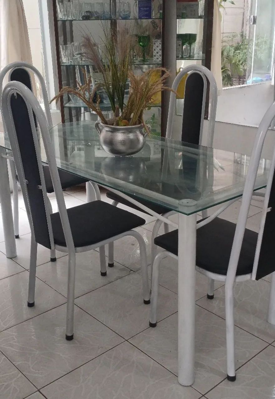 Mesa de Vidro com 4 Cadeiras  - Foto 3