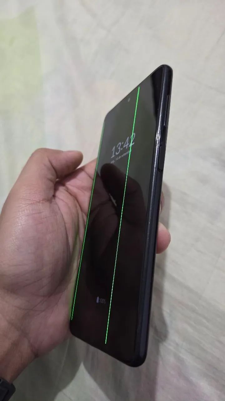 Celular M52 - com defeito na tela e chip