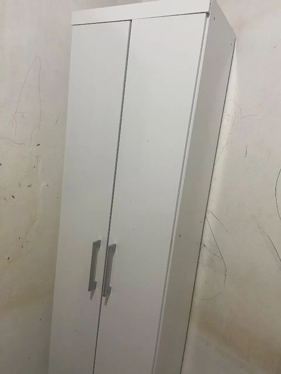 Guarda roupa pequeno 