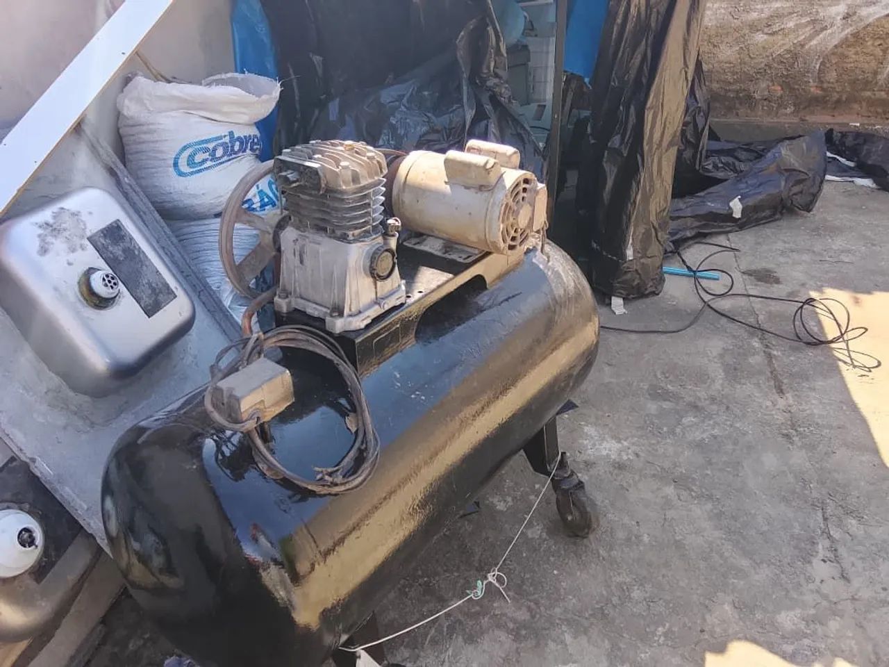 Vendo compressor-ar 200 litros!
