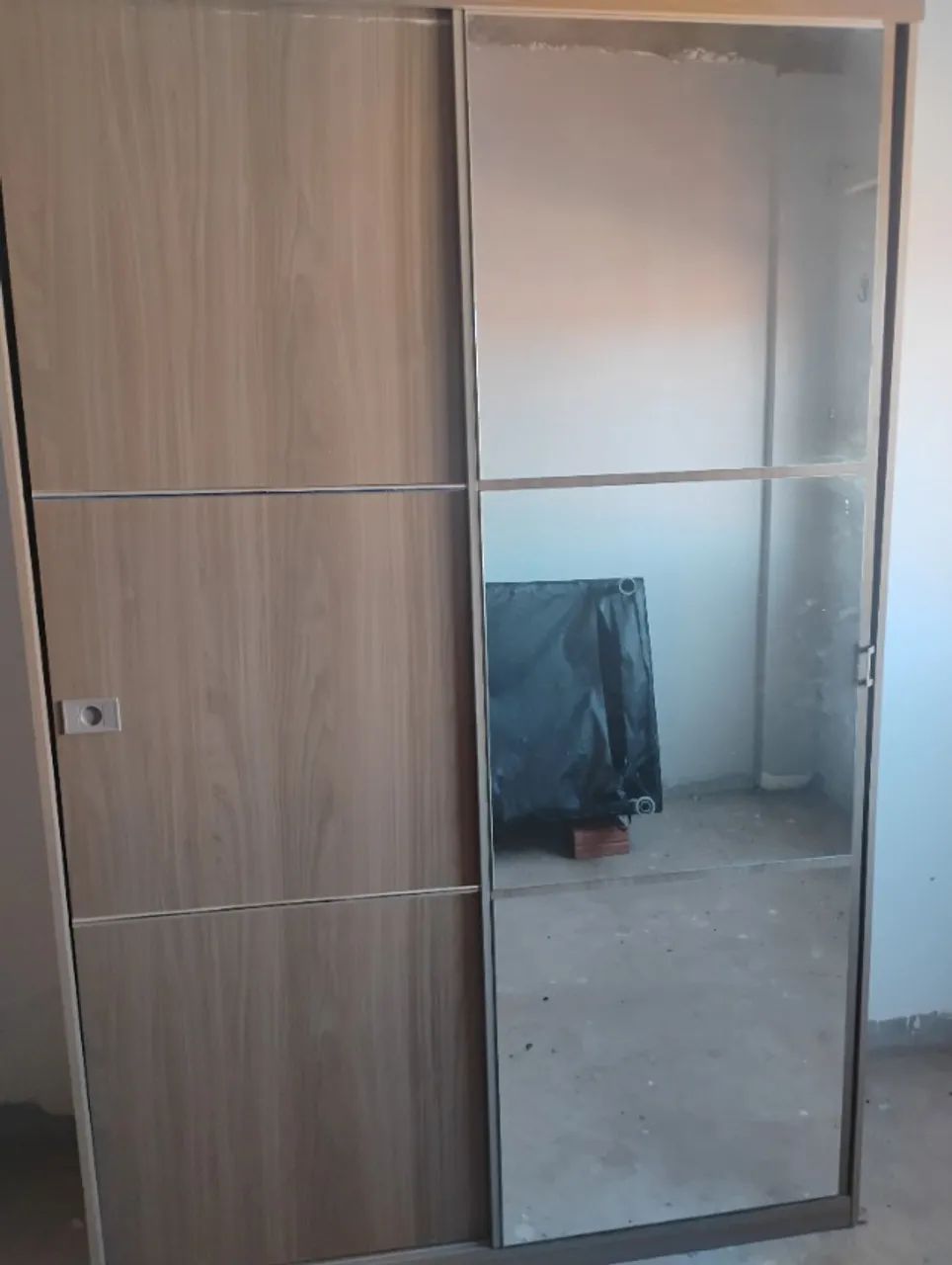 Guarda roupa de solteiro 