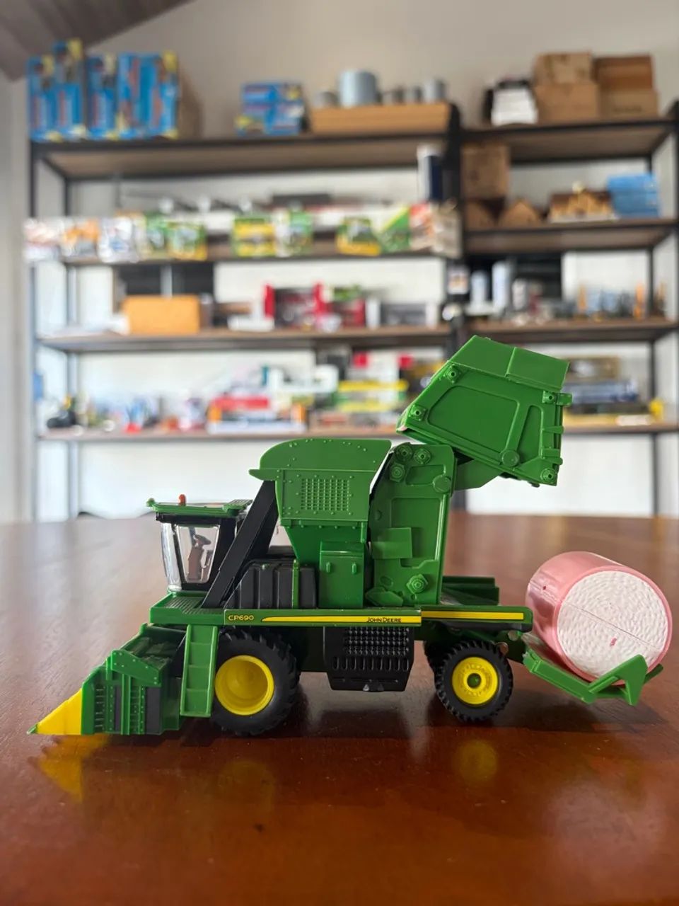 Miniatura Colheitadeira de algodão John Deere CP690 1/64  - Foto 2