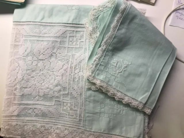 Toalha de linho Quadrada com bordado e rendas - Foto 3