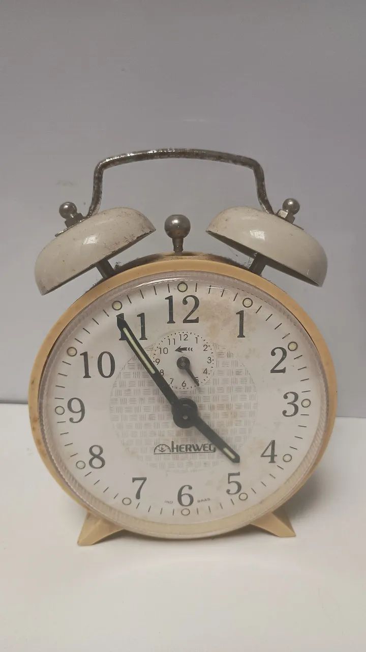 Relógio despertador antigo a corda - não funciona - os dois pelo valor anunciado - Foto 2