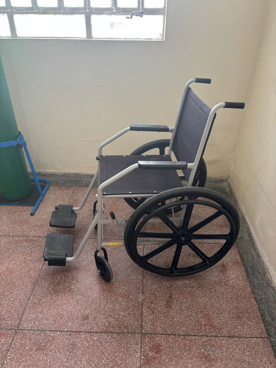 Vendo Cadeira de Rodas  - Foto 4