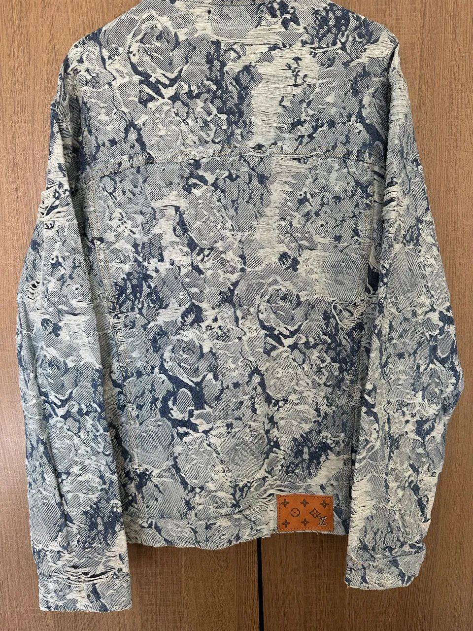 Jaqueta Louis Vuitton Floral Denim - Foto 2