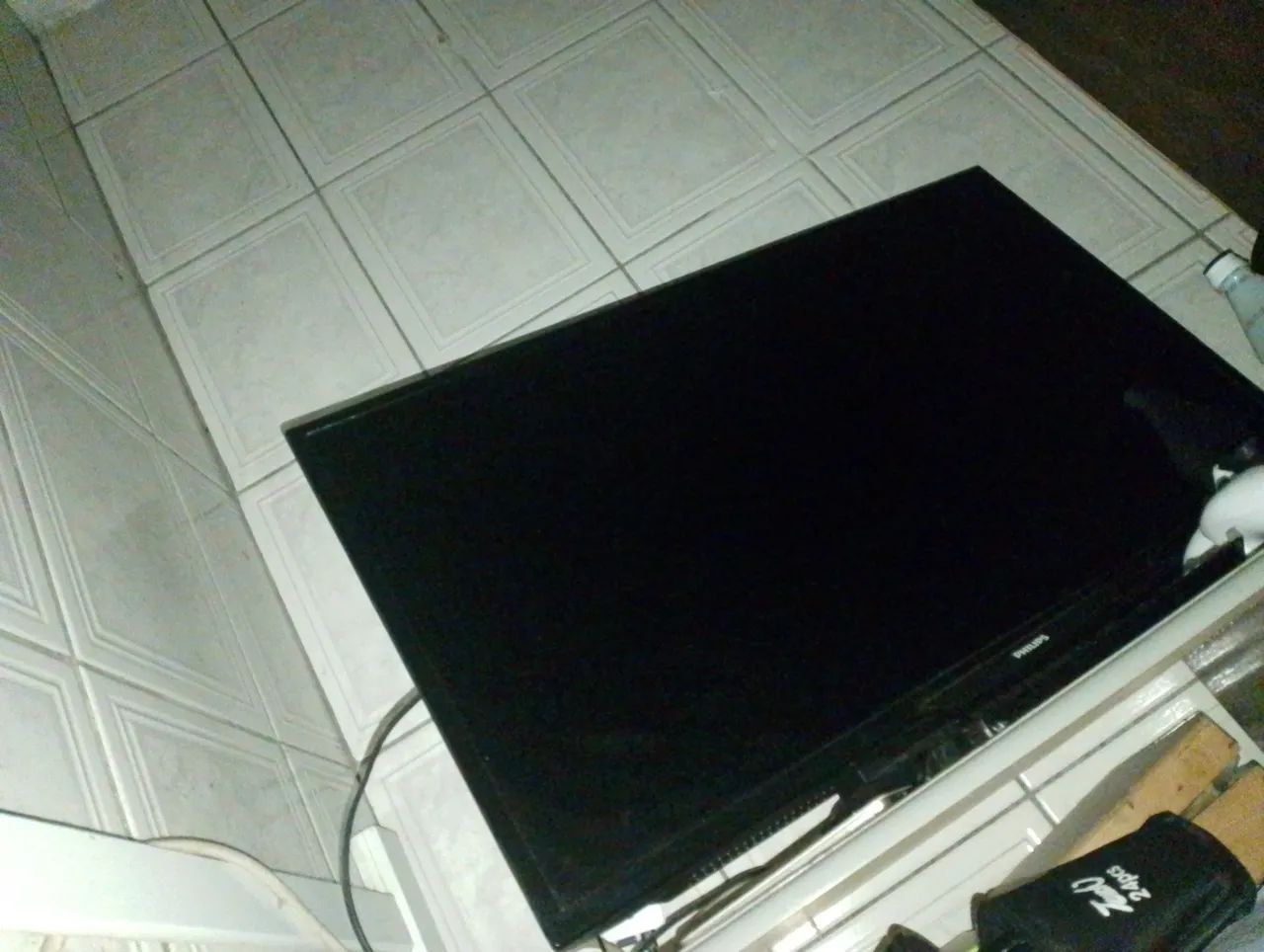 1 teclado com suporte,1 tv 32 polegadas 