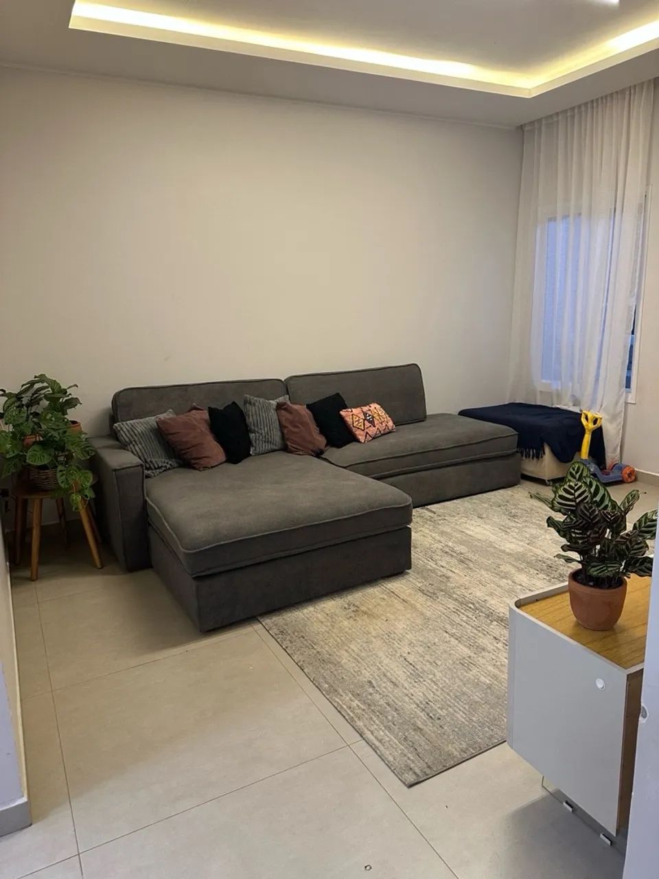 Sofá com chaise 