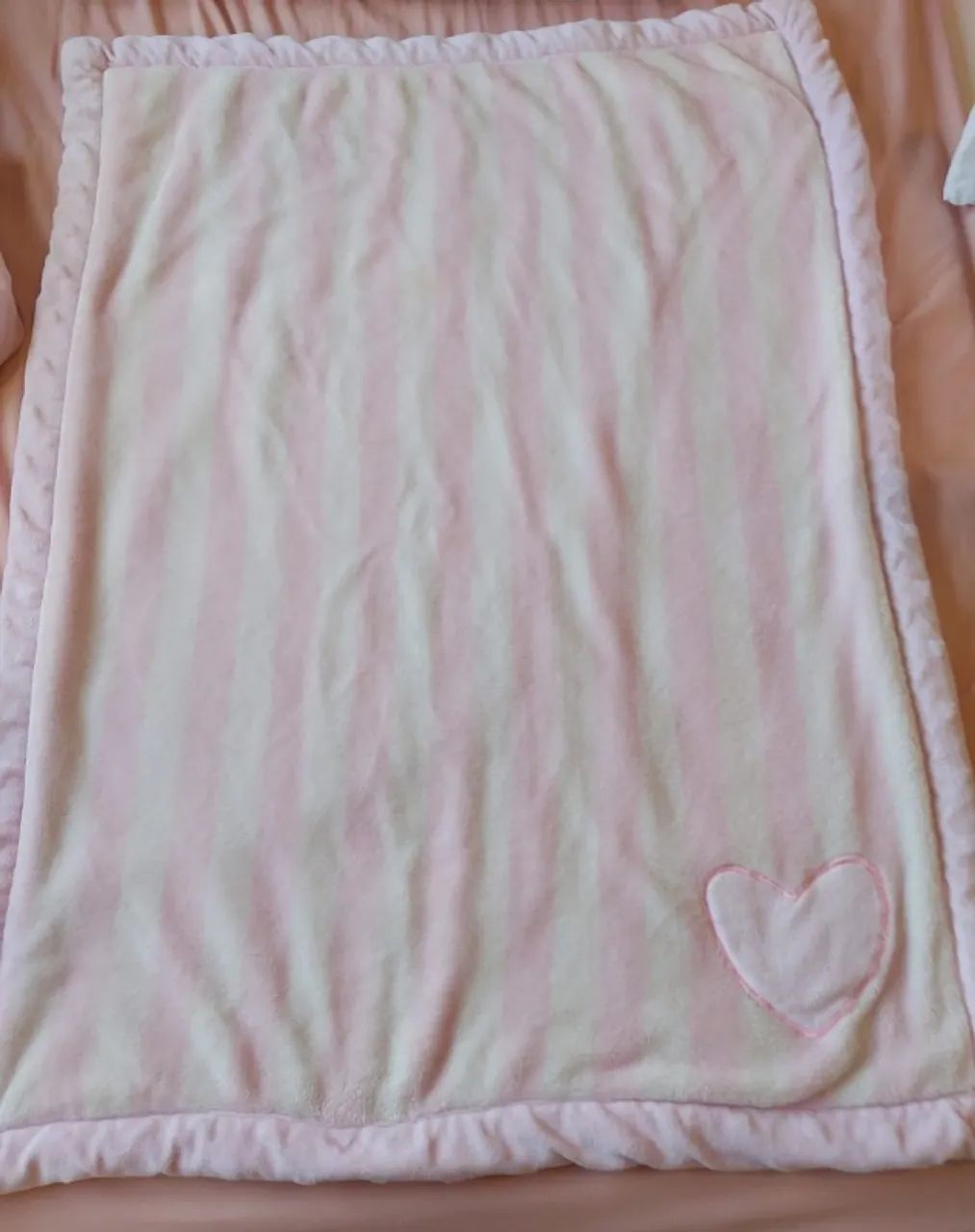 Cobertor / Manta de Bebê Rosa com Coração - 90x65 cm - Foto 2