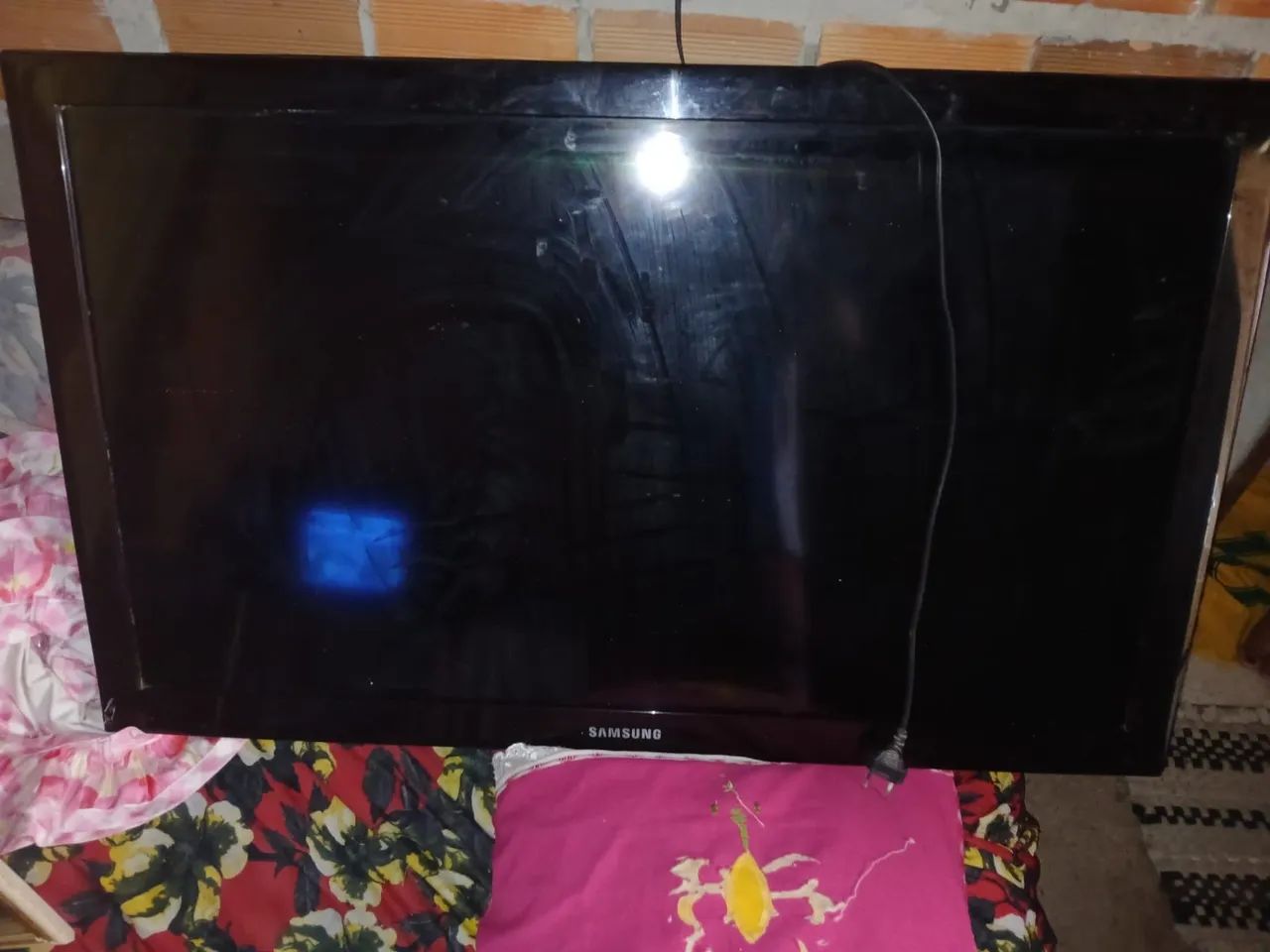 Vendo 3 smart tv 40 " polegadas Tvs com defeito apenas só sai a voz não aparece imagem - Foto 5