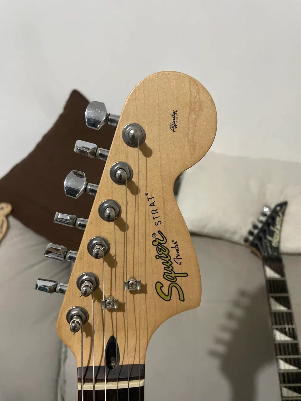 Guitarra Fender Squier Affinity  com dimarzio - Foto 3