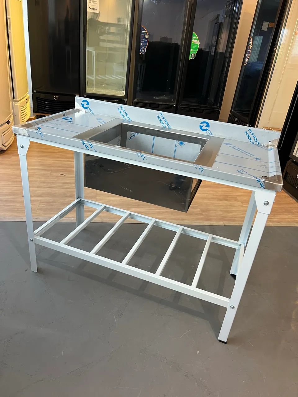 Bancada com Cuba 1.17x0.55 tampo inox e pés epóxi - nova pronta entrega  - Foto 2