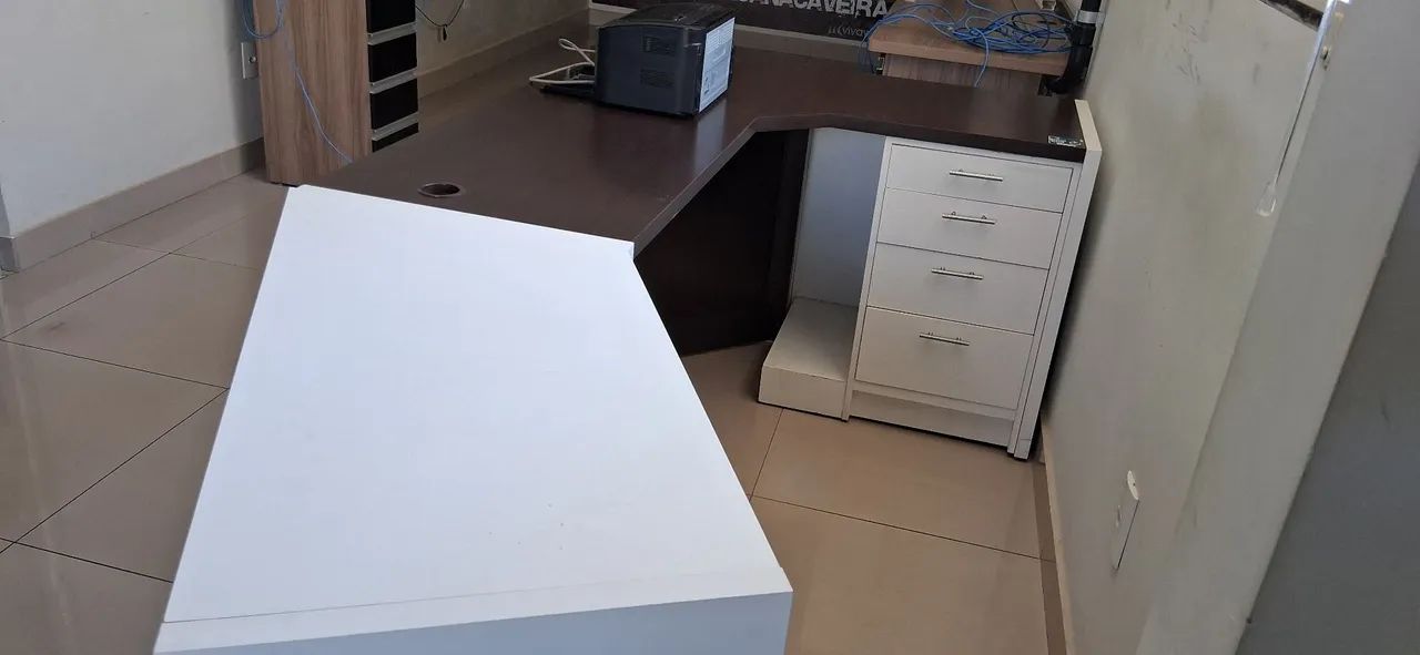 Três mesas escritório em L conservada  - Foto 4