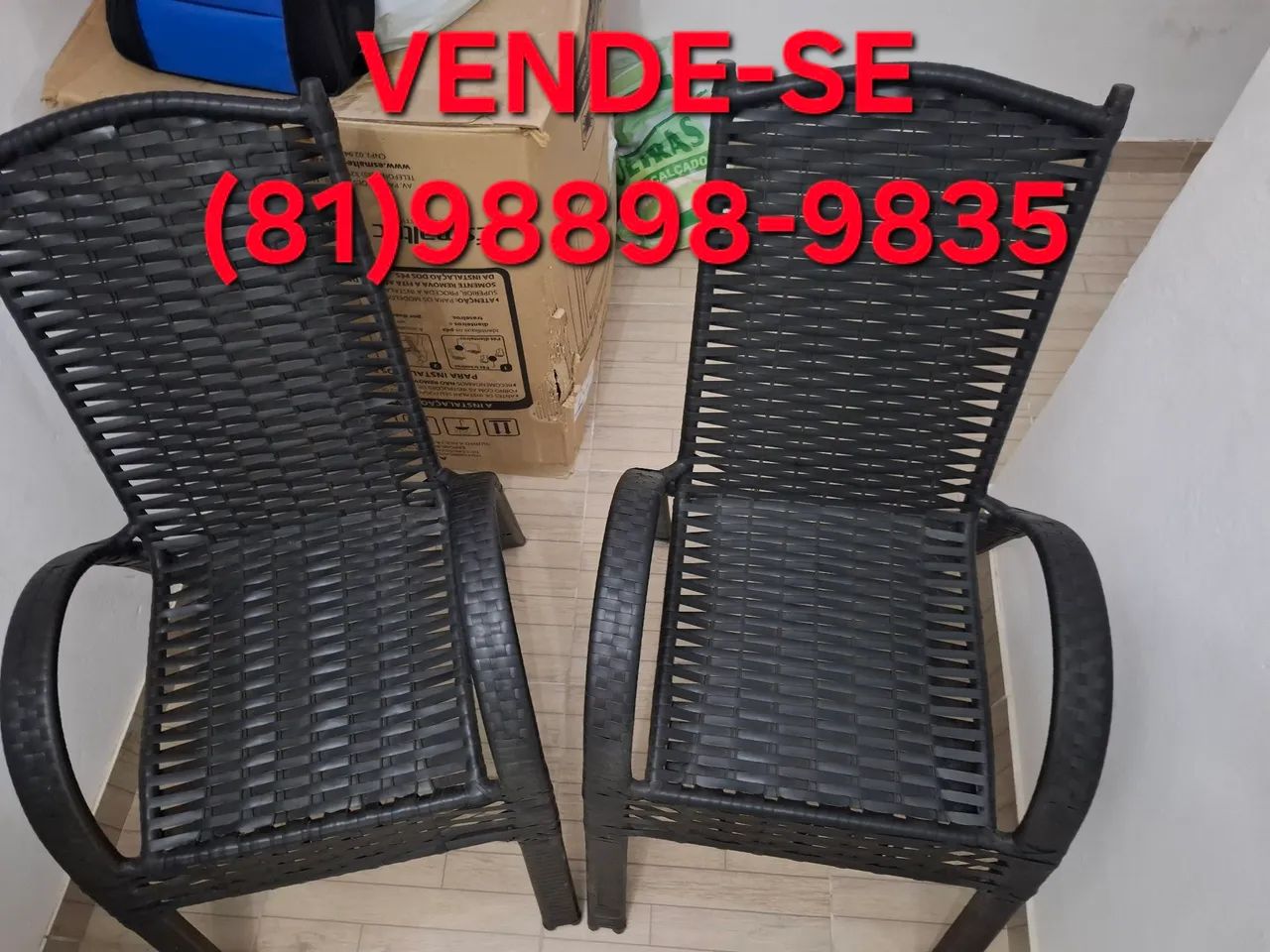 Set of 2 Synthetic Fiber Chairs - Semi-New