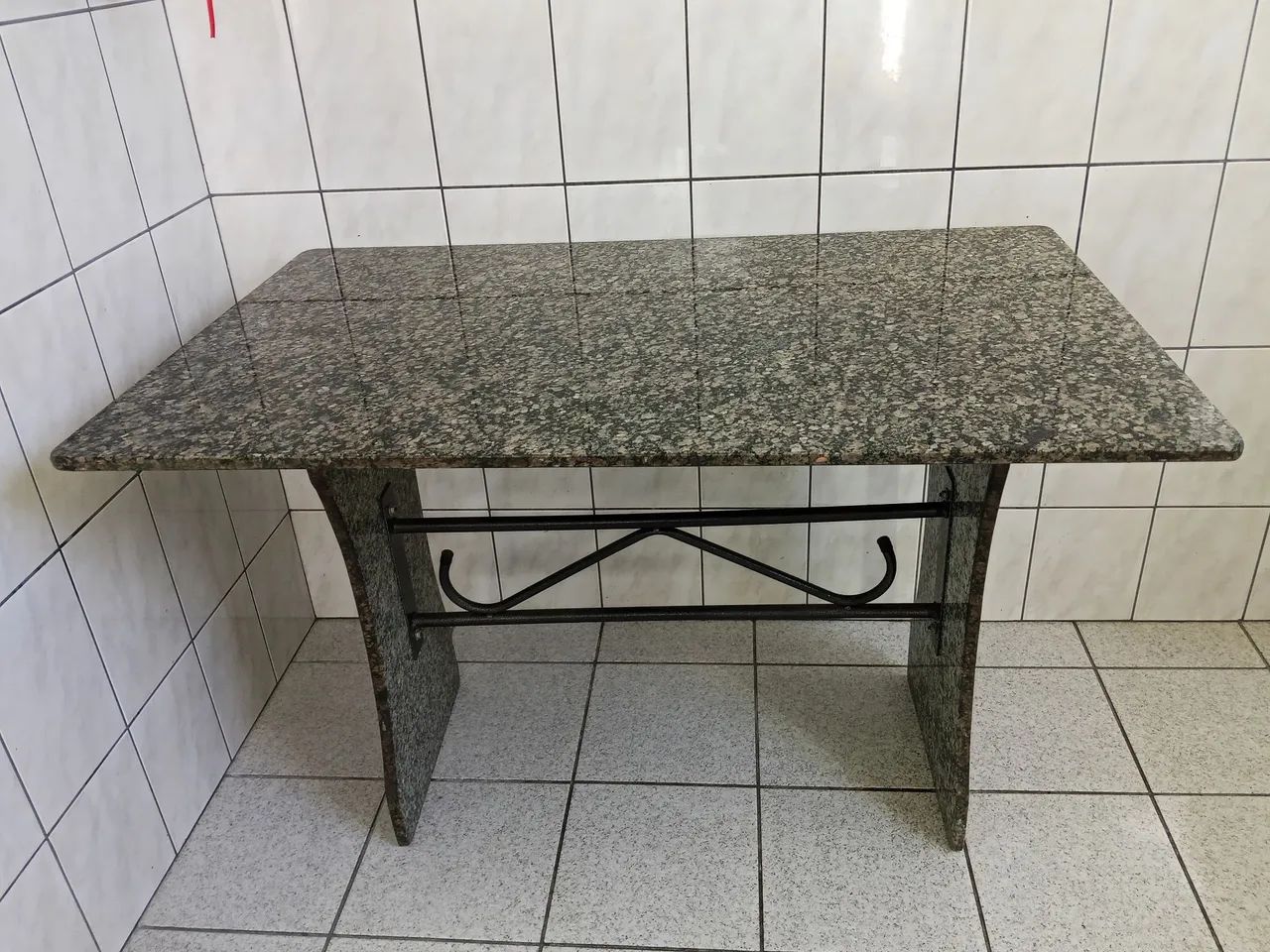 Mesa toda de mármore até o pé dela é mármore  - Foto 3