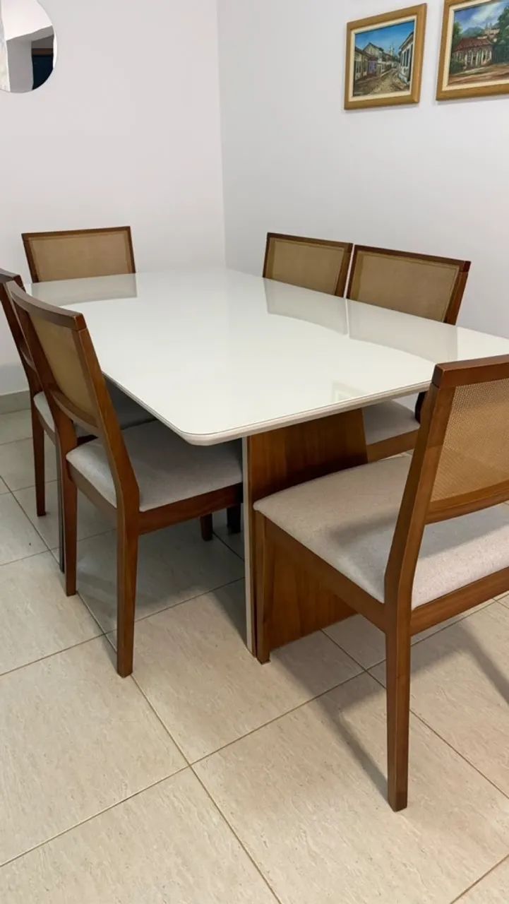 Mesa Nova de 6 lugares com Cadeiras
