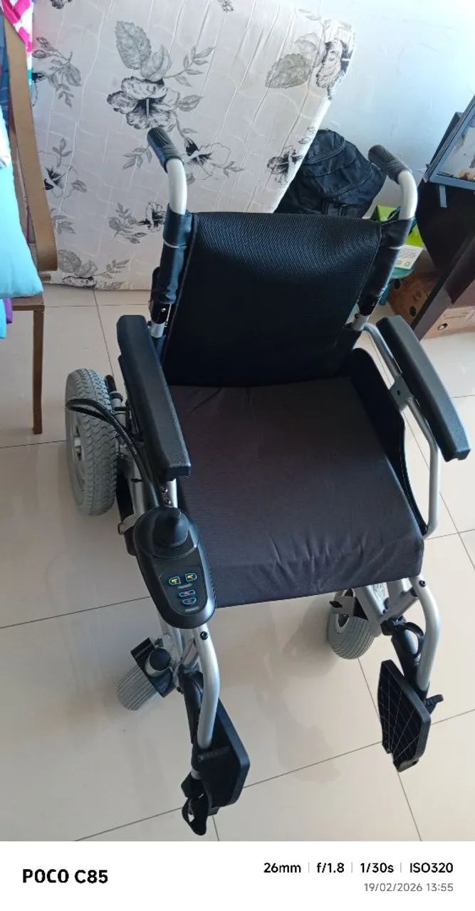 Cadeira de roda elétrica confortável 