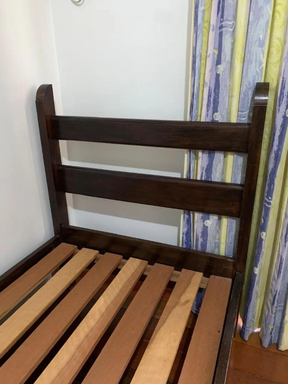 CAMA DE SOLTEIRO EM MADEIRA MACIÇA - Foto 3