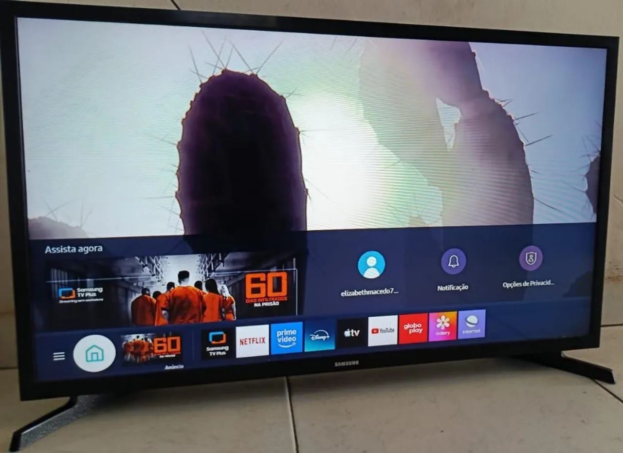 Vendo tv de 32p completa, pezinho, controle. - Foto 3