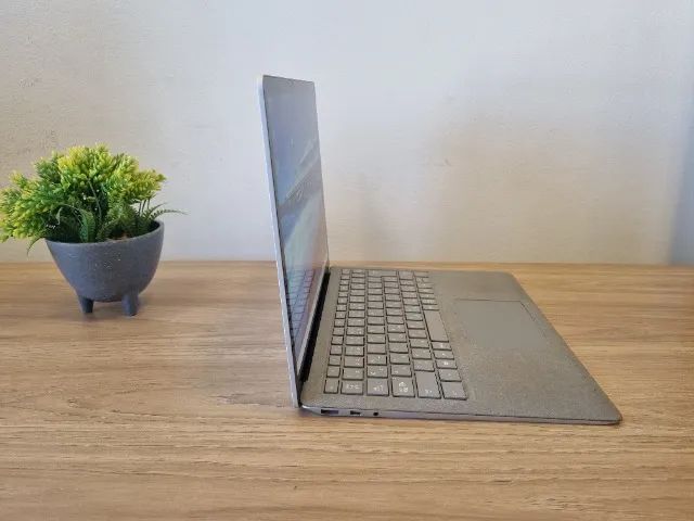 Notebook Microsoft Surface Laptop 1 - Core i5 | 7ª geração | 256GB SSD | 8GB DDR3 | 14" - Foto 4