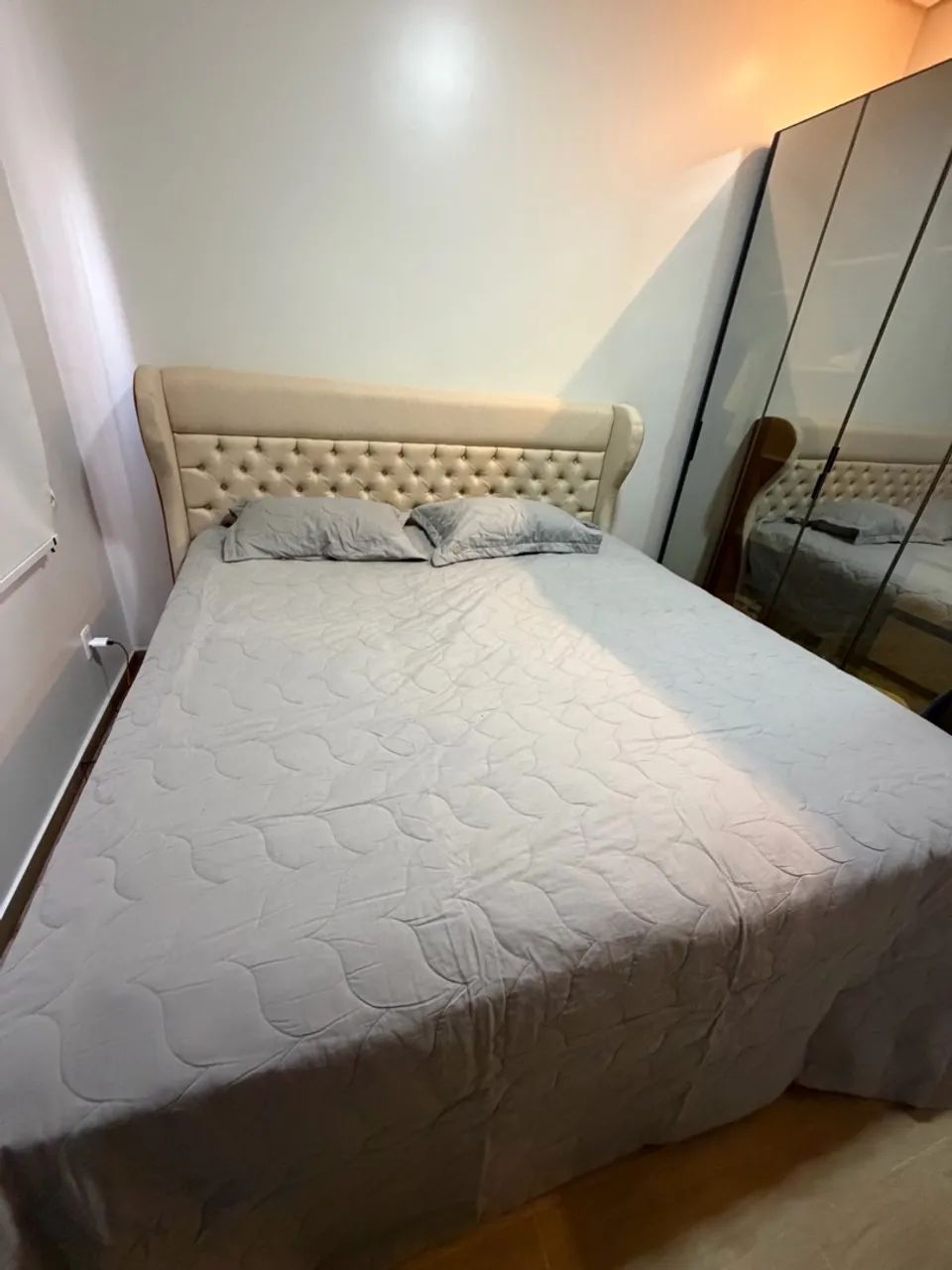 Cama super king com cabeceira 
