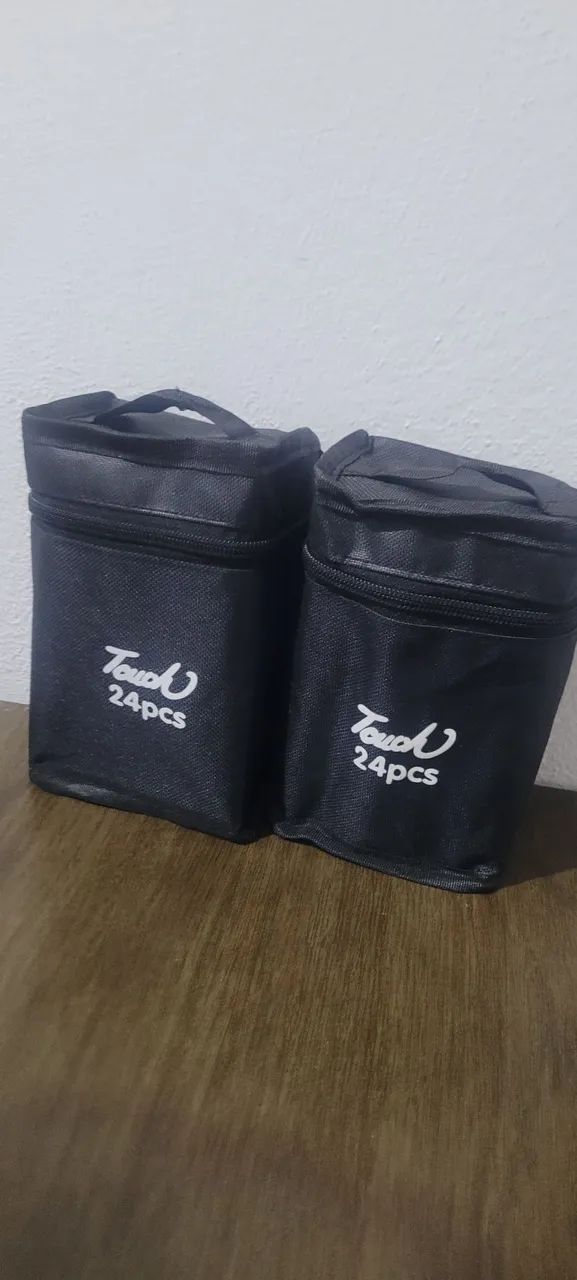 2 maletas de canetinhas novas