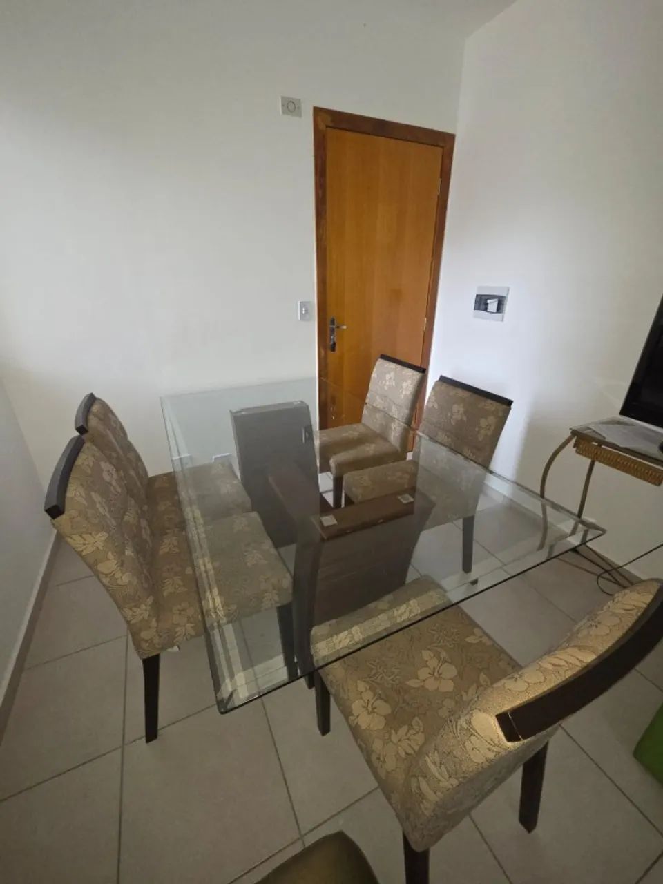  Mesa de jantar para 6 lugares 