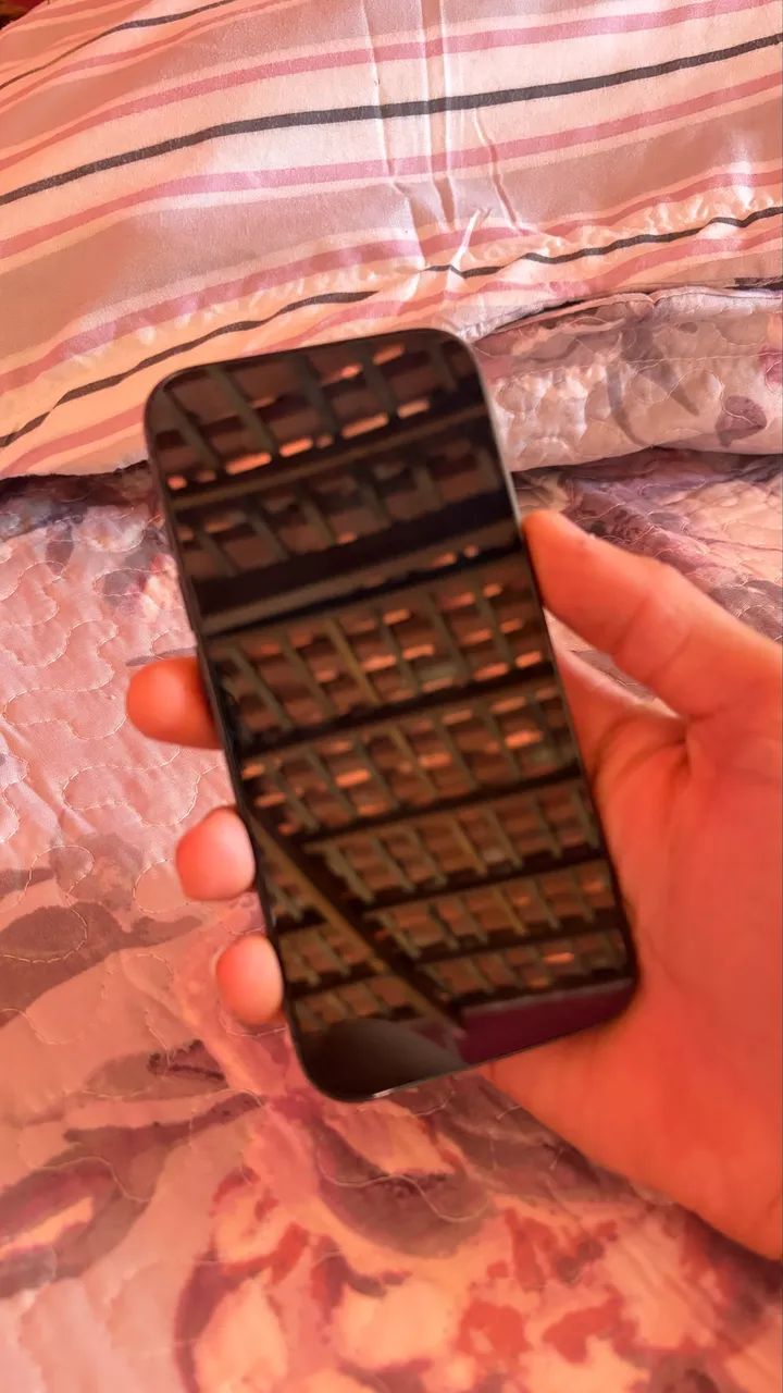 IPHONE 15 Pro - Foto 4